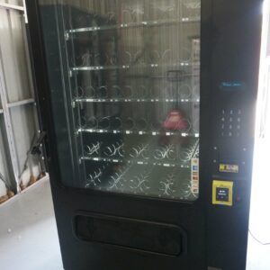 HIGH-CAPACITY SNACK VENDING MACHINE WITH CHILLER
