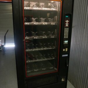 HIGH-CAPACITY SNACK VENDING MACHINE WITH CHILLER