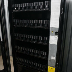 HIGH-CAPACITY DRINK VENDING MACHINE - Image 4