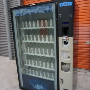 HIGH CAPACITY DRINK VENDING MACHINE - Image 1