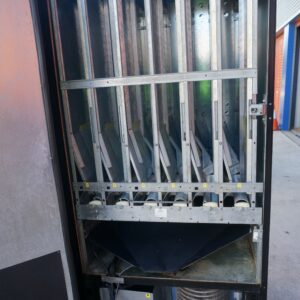 HIGH CAPACITY DRINK VENDING MACHINE - Image 3