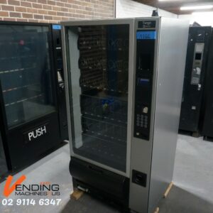 4 WIDE COMBO VENDING MACHINE - Image 4
