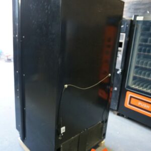 HIGH-CAPACITY DRINK VENDING MACHINE - Image 4