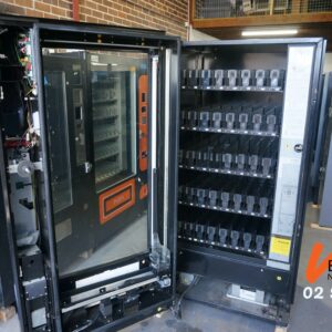 HIGH-CAPACITY DRINK VENDING MACHINE - Image 3