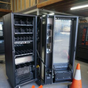 3 WIDE COMBO VENDING MACHINE WITH HIGH CAPACITY CAN DRAW - Image 4
