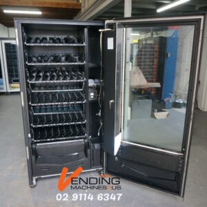 4 WIDE COMBO VENDING MACHINE - Image 3